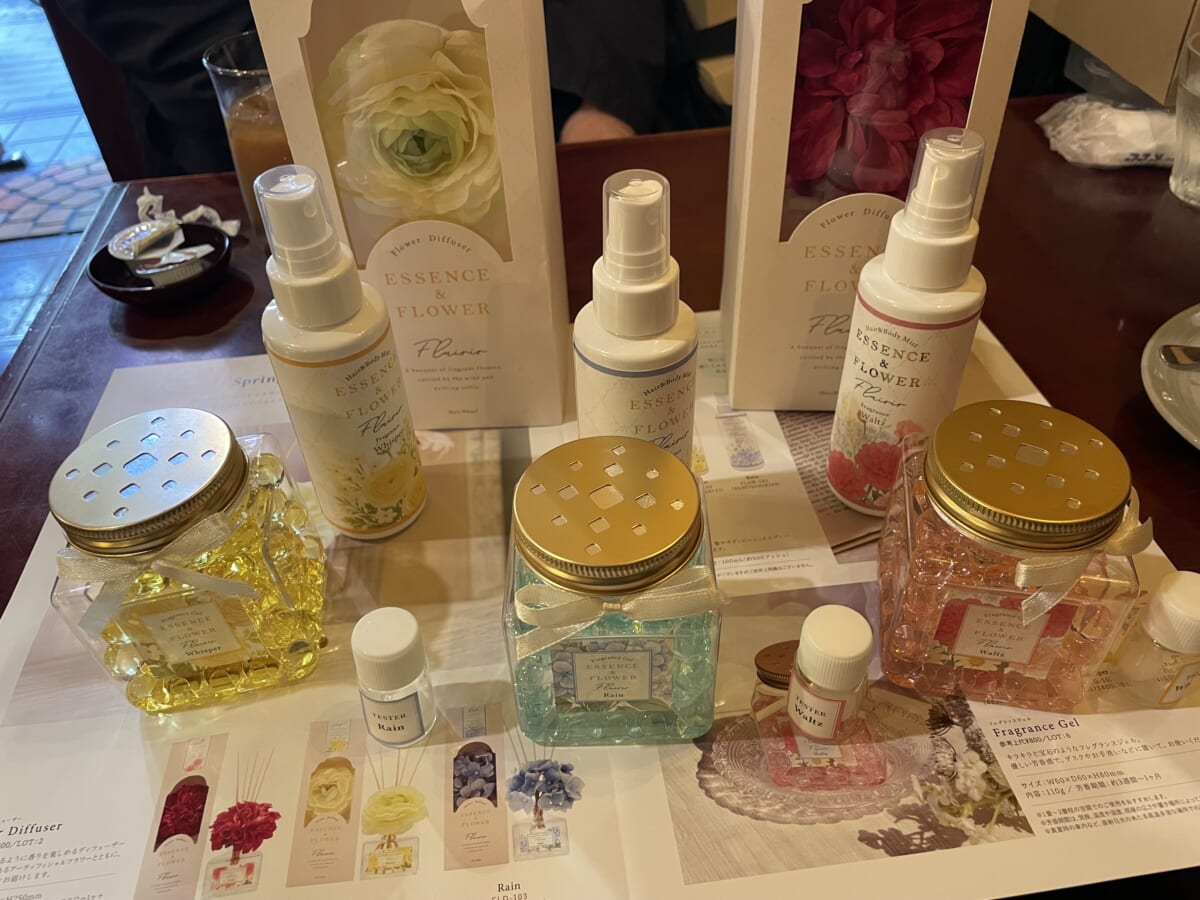 アートラボさん　NEW商品 「ESSENCE＆FLOWER　フレアリール」