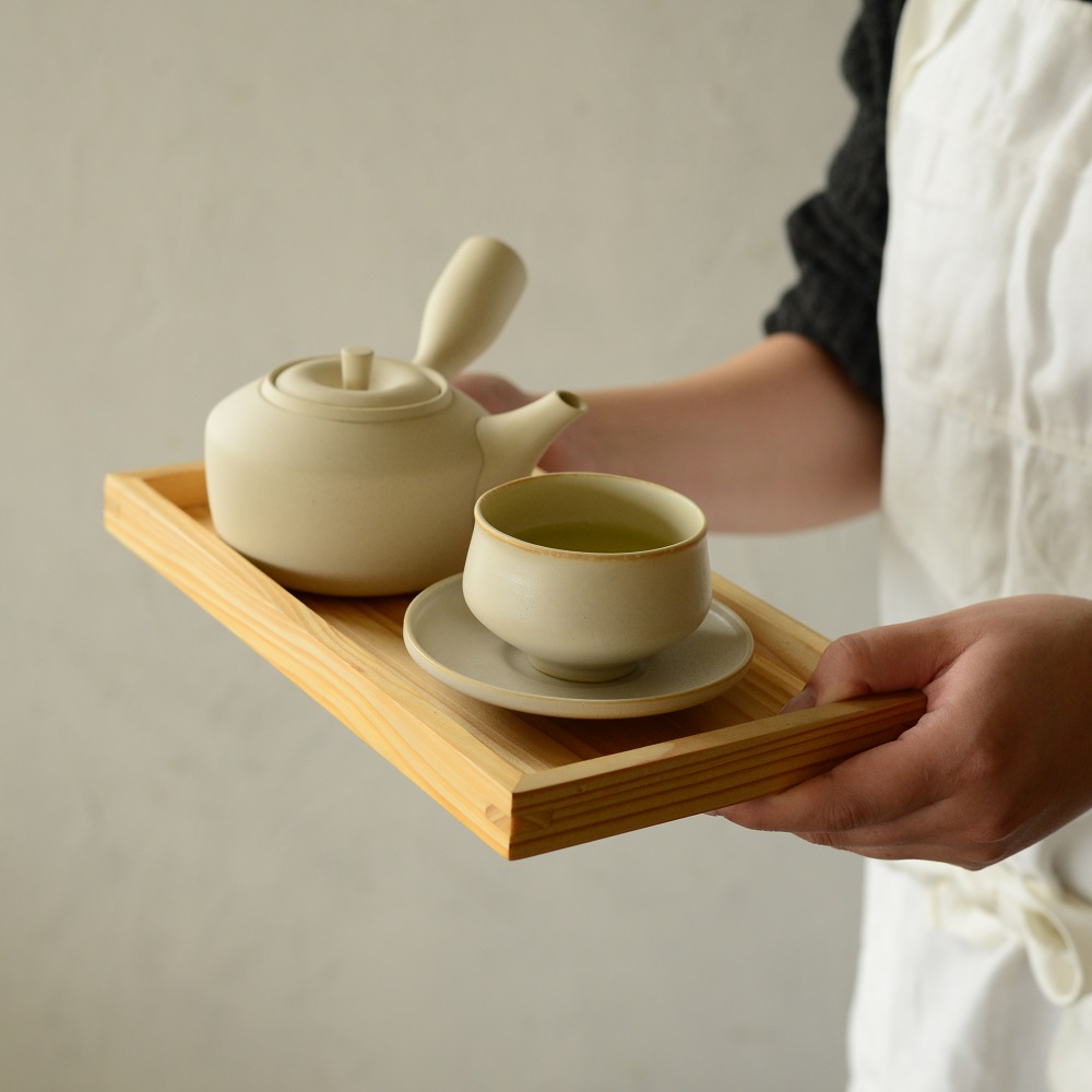 優しい木目のオールマイティなトレー、パインプラター