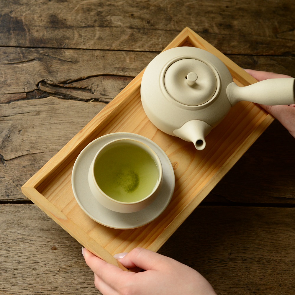 優しい木目のオールマイティなトレー、パインプラター